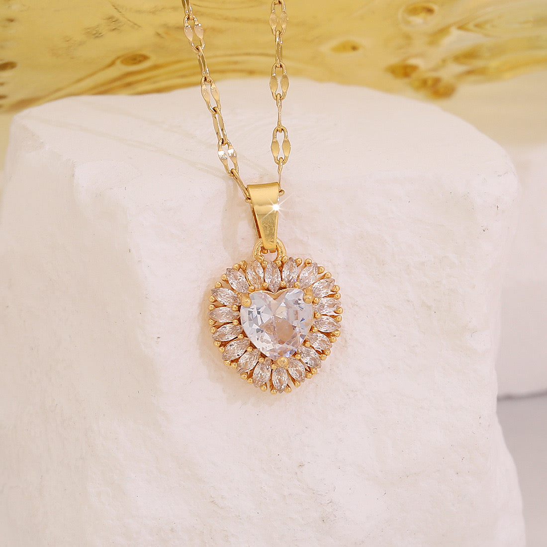 Fashion Zircon Heart Pendant Necklace