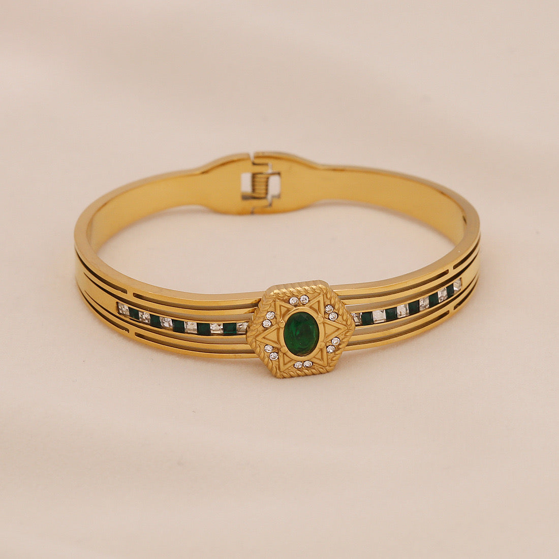 Vintage Gold-Plated Emerald Glass Bangle