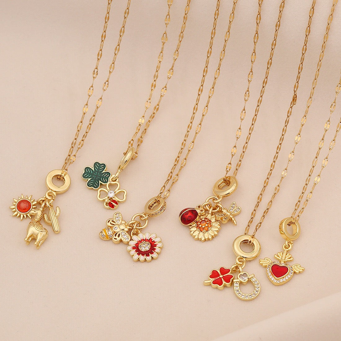 Four-Leaf Clover Heart Daisy Pendant Necklace
