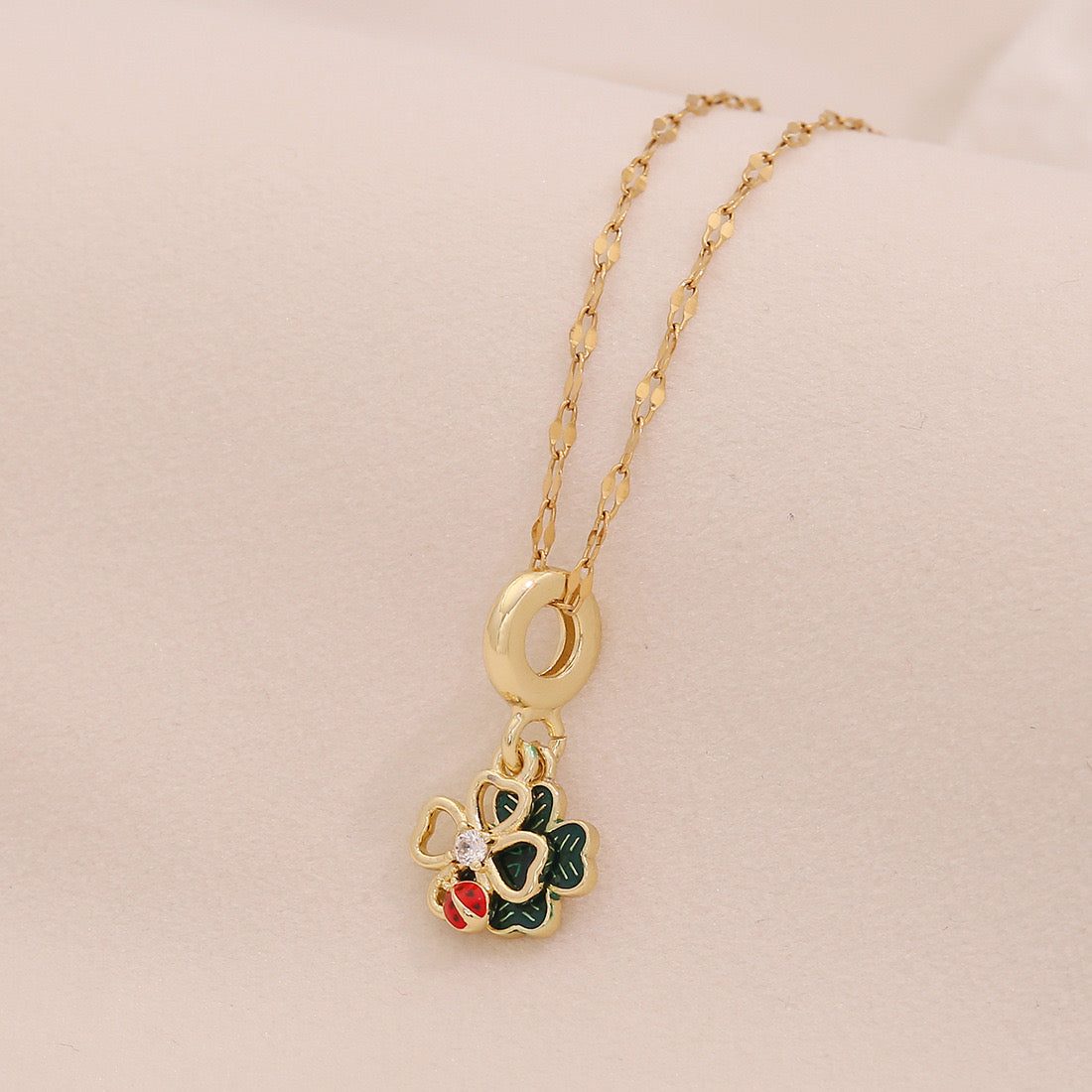 Four-Leaf Clover Heart Daisy Pendant Necklace