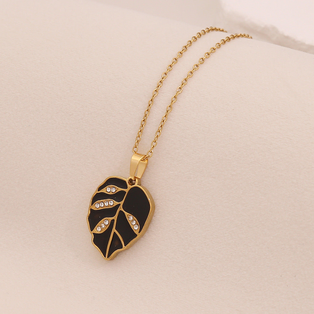 Multicolour Leaf Pendant Necklace