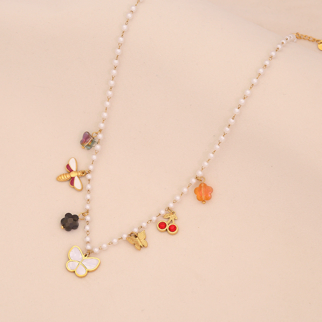 Faux Pearl Heart & Flower Pendant Necklace