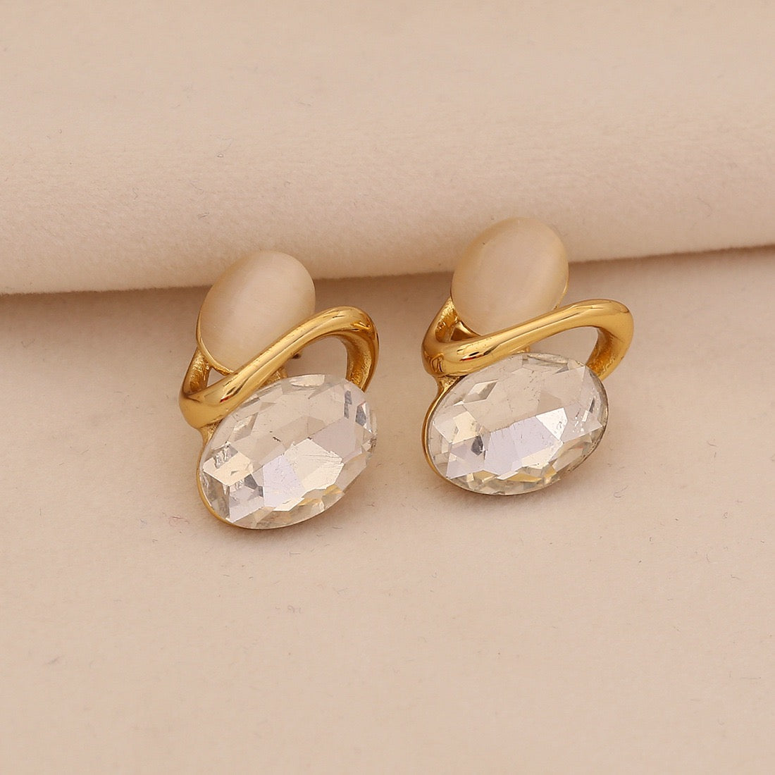 Classic Cat’s Eye Vintage Stud Earrings