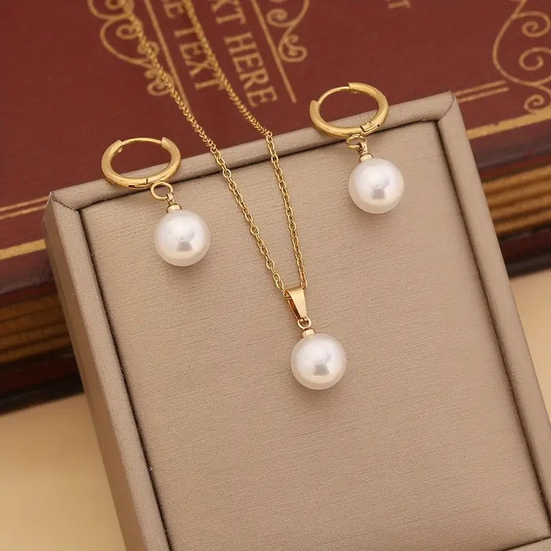 Imitation Pearl Pendant Set