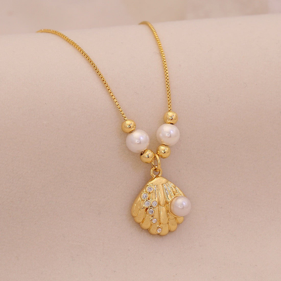 Coastal Muse Shell Pendant Necklace