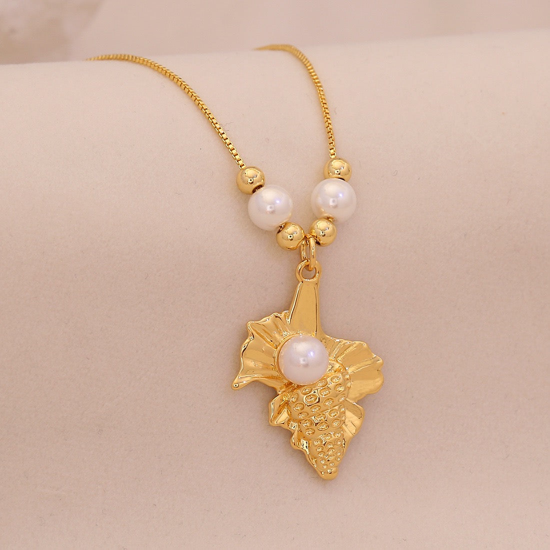 Coastal Muse Shell Pendant Necklace