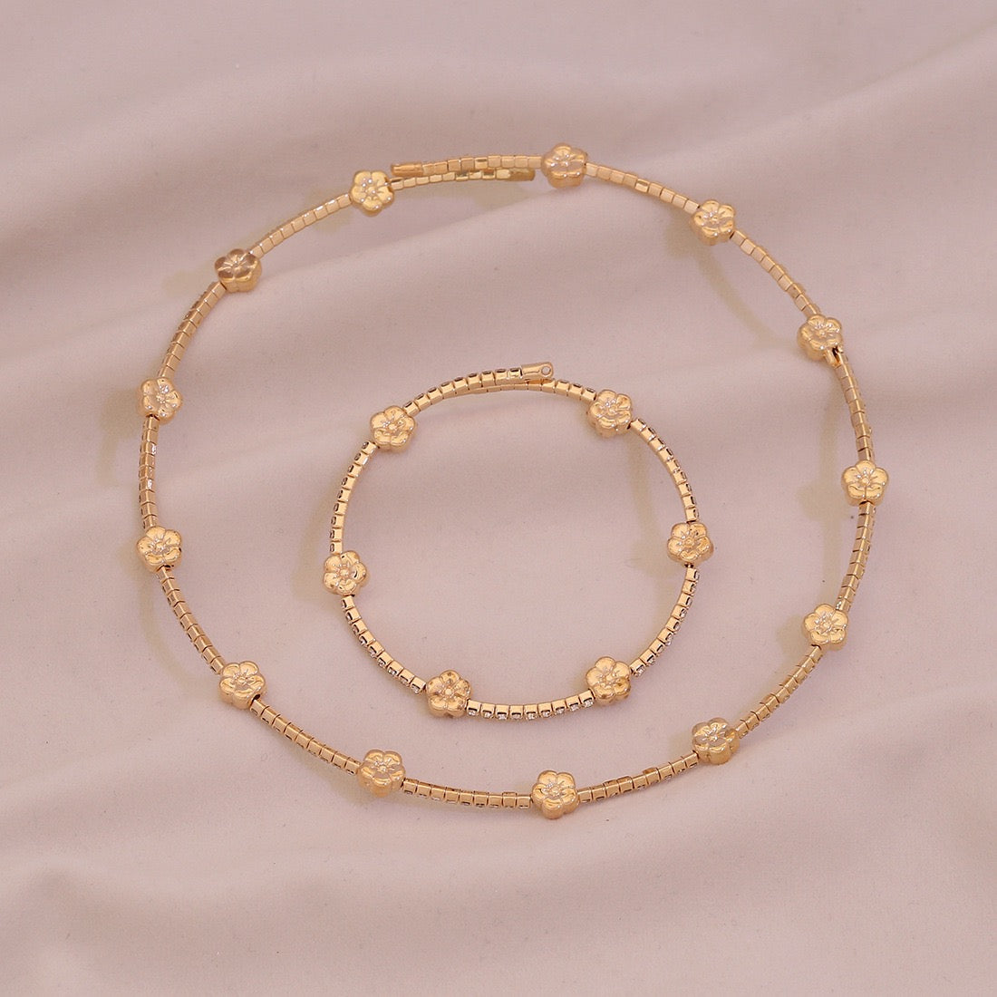 Radiant Claw Rhinestone Choker Set