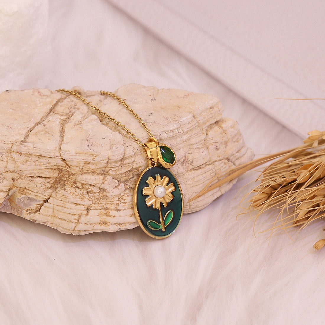 Vintage Bloom Pendant Necklace