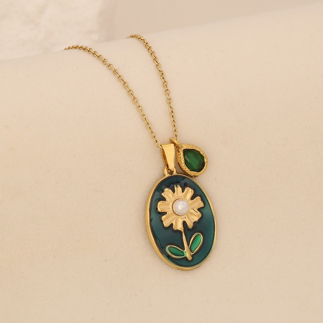 Vintage Bloom Pendant Necklace
